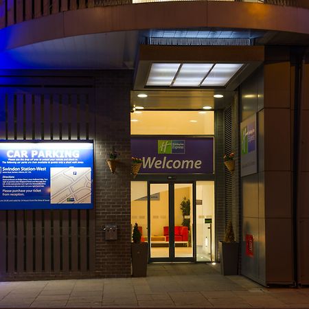Holiday Inn Express Swindon City Centre By Ihg Экстерьер фото