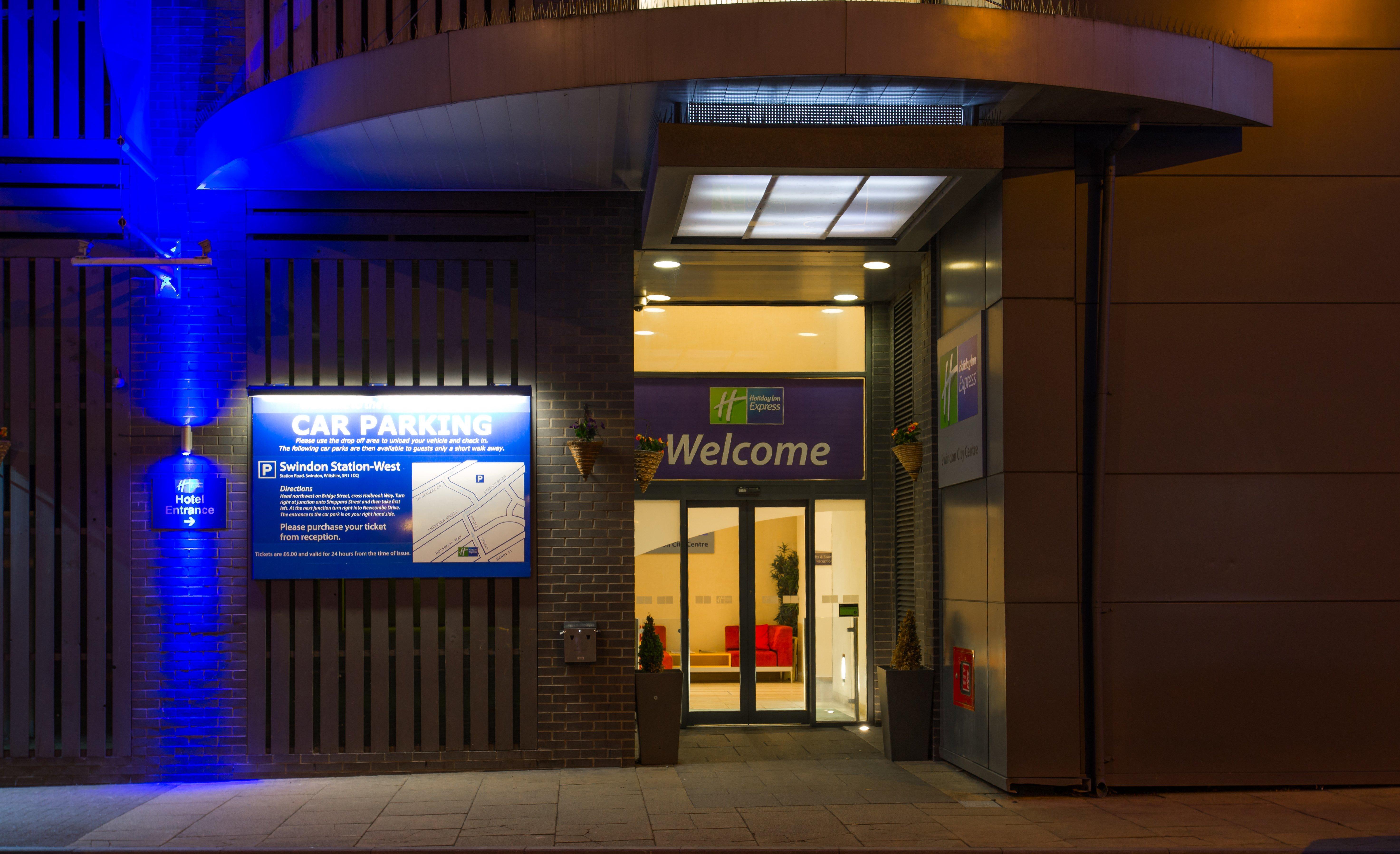 Holiday Inn Express Swindon City Centre By Ihg Экстерьер фото