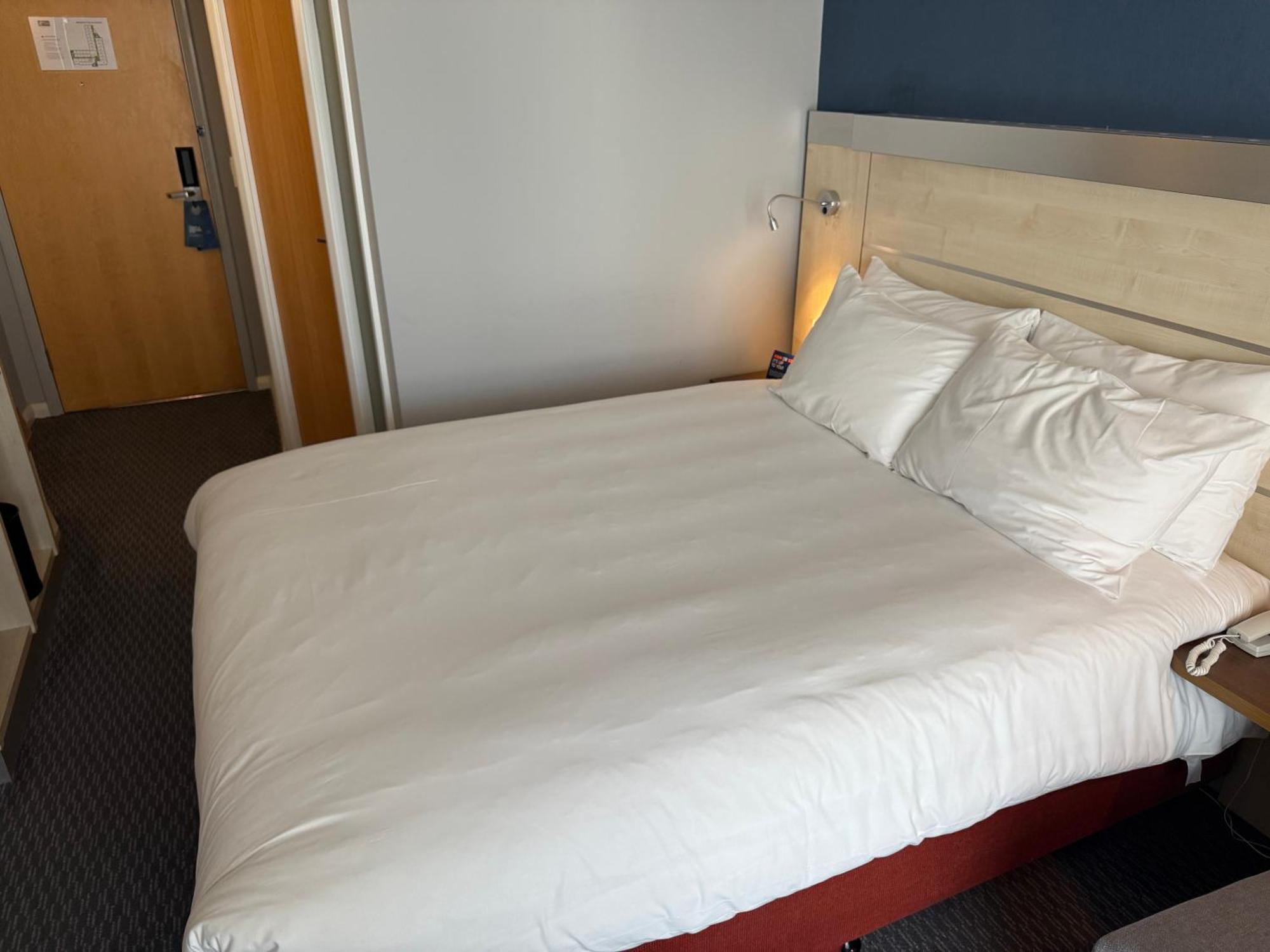 Holiday Inn Express Swindon City Centre By Ihg Экстерьер фото